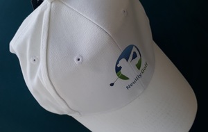 Casquette blanche avec le logo Neuilly Golf